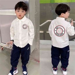 Diseñador Boys Larca impresa de manga larga Versión coreana Camisa delgada Camisa de alta gama Atmósfera Grade Children Camiseta informal A2