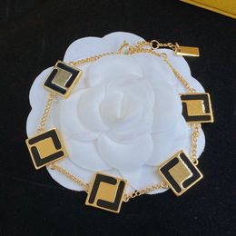 Bracelet de créateur, bracelet Alphabet en émail de cuivre doré 14K, bijoux de luxe à la mode pour femmes, éléments carrés géométriques, cadeaux de noël de haute qualité