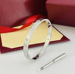 Brazalete de diseñador 18k Gold Pare de brazalete Hombres de alta calidad Mujeres Regalo de cumpleaños Joyas de la madres con destornillador adornos de regalo Accesorios al por mayor Reso RR