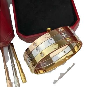 Designer armband 18K goud paar hoge kwaliteit armband mannen vrouwen verjaardagscadeau Moederdag sieraden met schroevendraaier cadeau ornamenten