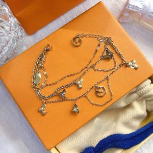 Pulsera de diseñador Chapado en oro de 18 quilates Pulsera de diseñador de lujo de lujo Collar de diseñador de letras doradas Joyas de diseño de lujo