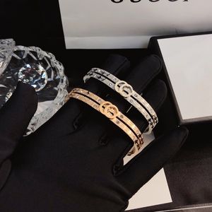 Bracelet de créateur Bracelet à breloques Bracelets de luxe Femmes Lettre Bijoux Plaqué en acier inoxydable 18 carats Bracelet en or Manchette Accessoires de fête de mode