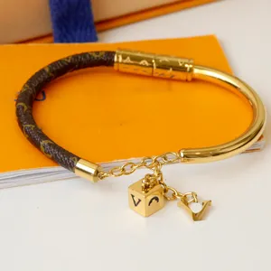 Bracelet de créateur marque de luxe bracelet bracelets designer pour femmes pendentif Squaredesign bracelet de qualité supérieure bijoux cadeau de Noël dîner porter