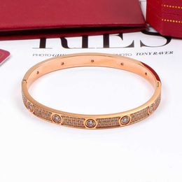 Bracelet de créateur Carti love bangle Luxueux Full Diamond Star Boucle Bracelet Acier au Titane 18K Couple Éternel Artisanat Femme Incolore