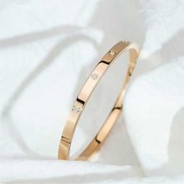 bracelet de créateur chaîne chaîne d'amour japonais et coréen vente chaude or rose titane acier femme le même couple plein ciel étoile version étroite bracelet classique