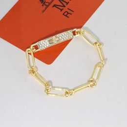 Bracelet de créateur bracelet à breloques chaîne de diamant or creux mode loquet en métal bijoux classiques femmes bracelets cadeau hommes de haute qualité agréable