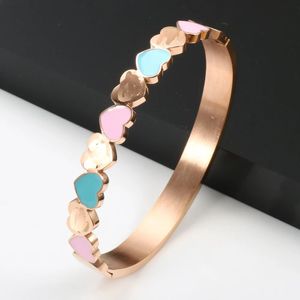 Pulsera de diseño Estilo clásico Moda Calidad simple Pulsera para mujer chapada en oro de 18 quilates Adecuado para reuniones sociales Regalos Compromiso Muy hermosa Navidad