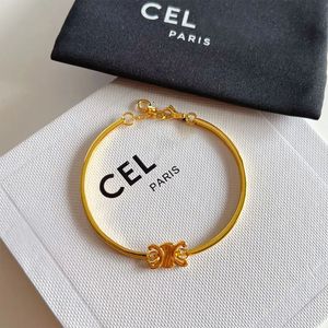 Bracelet de créateur avec longueur réglable, bracelet en or pendentif, tempérament à la mode, mode incolore haut de gamme, cadeau de souvenirs de vacances avec emballage de boîte-cadeau