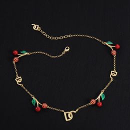 Bracesset de créateur Boucles de bijoux de bijoux collout pendentif Fruit rouge feuilles de collier classique Collier cadeau