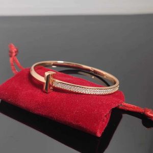 Braceuse de créateur Bijoux de luxe de mode pour les amoureux Bracelet étroit Double Classique avec Tiffaniy commun