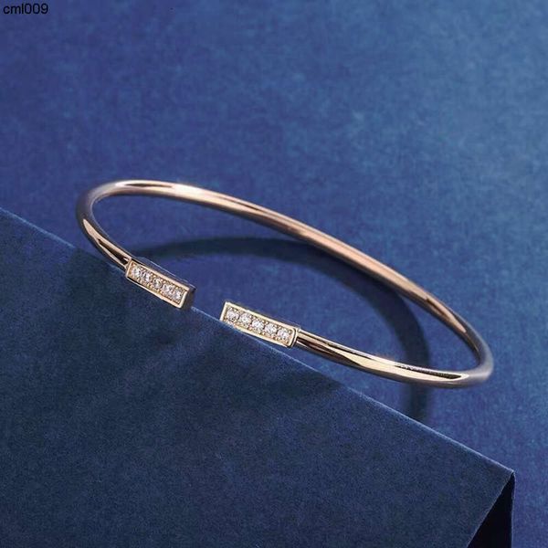 Bracelet designer pour femme Clover Gold Double T Fooms Womens Silver plaquée Femmes Bangle