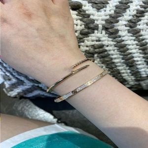 Designer armband voor vrouw dunne nagelarmband Sterling Zilver V-goud lichtgewicht high-end diamant 18k armband met kast Mcbhk