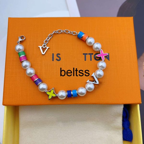 Bracelet de créateur pour femmes bracelet de corail designer pour femmes boucle en fer à cheval tendance élégante chaîne de perles charme de fête bijoux cadeau