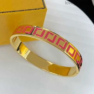 Bracelet de créateur pour femmes Bracelets en or Hommes Bracelets de verrouillage Designers Bijoux Letterf Manchette Accessoires de mode Cadeau avec boîte