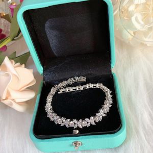 Bracelet de créateur pour femmes Bracelet de luxe Designer pour femmes Fashion tendance Élégante chaîne de perles Party Diamond Bijoux Cadeaux d'anniversaire en gros