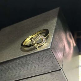 Bracelet designer Fredjewelry Fei Jia High Edition Ushapé Ring à cheval à forme 8 larges et étroite édition en diamant complet Vgold Poulangeur épaissis
