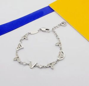 Designer armband goud bloem hanger armband mode vrouwen brief hanger klaver armband bruiloft speciaal ontworpen sieradenkwaliteit