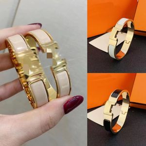 Pulsera de diseñador Diseñador de joyas para mujer Brazalete clásico de esmalte de acero de titanio chapado en oro que nunca se desvanece No alérgico