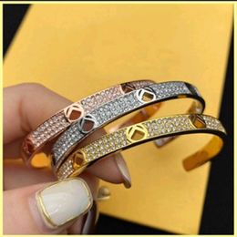 Pulsera de diseñador Joyas para hombres Brazalete de moda Mujeres Diamante completo Pulseras de plata Letras de oro Pulseras Mujeres Unisex Lujo Amor Joyas 2203241D