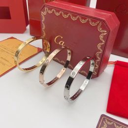 Bracelet de créateur bracelet de luxe bracelets concepteur pour femmes avec design diamant à cent bijoux de bracelet de corps dur en option