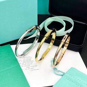 Bracelet de créateur bracelet de luxe bracelets designer pour femme design bracelet de qualité supérieure bijoux cadeau de Noël dîner porter boîte cadeau en option très bon