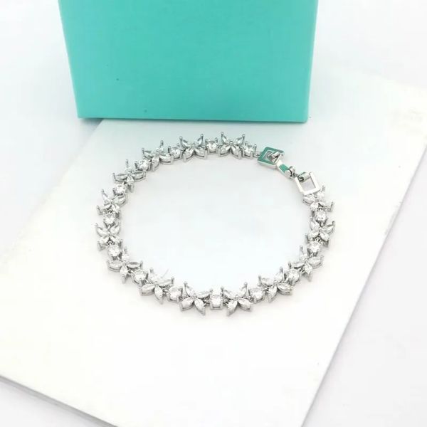 Bracelet de créateur bracelet de luxe bracelets designer pour femme lettre diamant design bracelet de qualité supérieure cadeau bijoux boîte cadeau 3 couleurs très bien