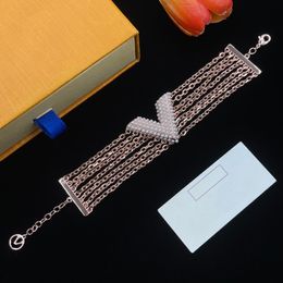 Braceuse de concepteur Bracelettes de luxe Bracelets Designer pour femmes Lettre de la chaîne de corail Bracelet Bracelet Gift Saint-Valentin Bijoux 3 Couleurs Très bien