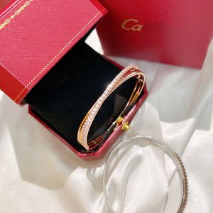 Bracelet de créateur Bracelets de marque de luxe Designer pour femmes Design de haute qualité Diamant Cent Bracelet de corps dur Mode Cadeau de Noël Boîte à bijoux très bon
