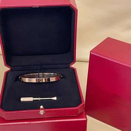 Bracelet de créateur de luxe pour femmes, bracelet à ongles de cinq générations en acier titane, femme européenne en or rose, belle tendance, usine de bijoux en acier inoxydable
