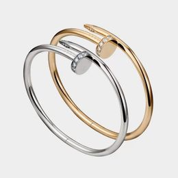 bracelet de concepteur bracelet ongle 4 couleur classique marque ongle bracelets femelle tempérament simple bracelet tendance corniles en acier bracelet dhgate cadeau