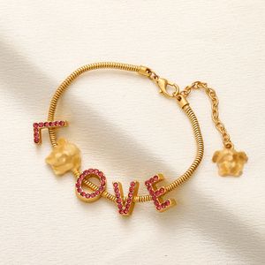 Bracelet de créateur Matte Gold Love Haute Qualité Nouvelle Lettre Bracelet Chaînes Corde Chaîne Femmes Cadeau Bijoux Automne Nouveau Noël Correct Logo Bracelet