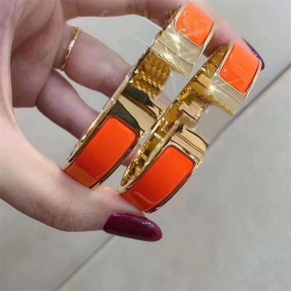 Bracelet de créateur manchette en métal bracelets de charme de luxe pour les femmes Saint Valentin créatif rose orange ins bracelets de shopping de rue mode belle émailC23