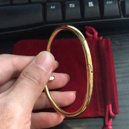 pulsera de diseñador diseño de uñas pulsera pareja regalo de joyería amor romántico brazalete tamaño 16 oro plateado brazalete tamaño 19 pulsera de uñas conjunto 1