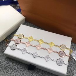 Pulsera de diseñador Nuevas pulseras con dijes Cadena elegante Joyería de fiesta de moda 3 colores de calidad superior