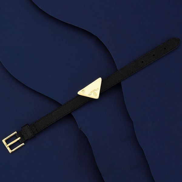 Pulsera de diseñador pradd triangle pulsera de cuero de moda brazalete de cuatro colores unisex pulsera de alta calidad.