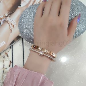 Pulsera de diseño Mujer Hombre Titanio Acero Sin desvanecimiento Pulsera de oro rosa Moda para mujer Pulsera de diseño de minorías Rhinestone Pequeño Manyao Joyas de mano Brazalete