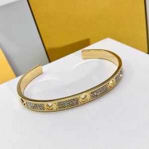 Bracelet de créateur pour femmes, bijoux de fiançailles, cadeaux exquis, accessoires de bijoux pour fête de mariage