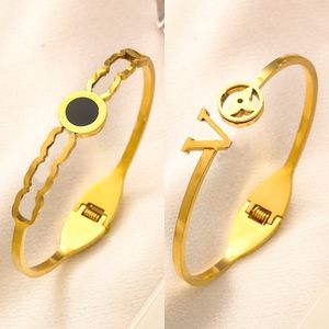 Pulseras de diseño Brazalete Charm Acero inoxidable Mujeres Pulseras de lujo Joyería de letras Pulsera chapada en oro de 18 quilates Brazalete Anillo de resorte Cierres