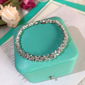 Bracelets de créateurs Designer pour femmes Lettre Diamant Design Bracelet Saint Valentin Bijoux de Noël Boîte cadeau en option