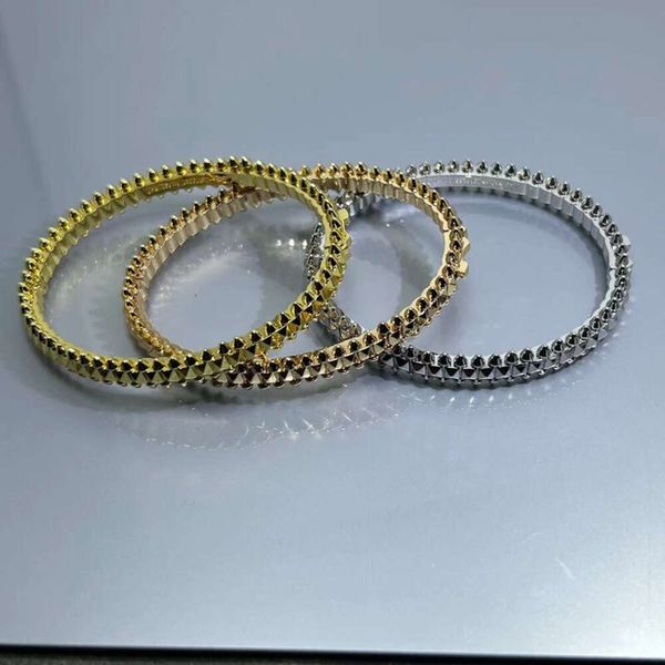 Bracelets de créateurs pour hommes et femmes haut de gamme V Gold Edition Rivet pointu Tête de balle Bracelet étroit plaqué avec K Rose Couple qualité supérieure