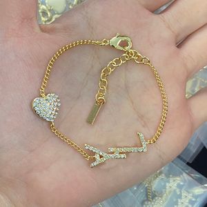 Bracelets de créateurs Homme Diamond Love Bracelet pour femmes Bijoux de luxe Bracelet Lettre Pendentif Y Bracelet Gold Charm Boucle d'oreille Accessoires Bijoux Box 2023