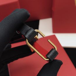 Bracelets de créateurs bijoux Sier Bracelets en cuir noir hommes Bracelet à breloques femmes large dragonne CHD2309266-12 Thebluestar