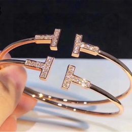 Pulseras de diseño Pulsera de lujo con diseño de diamantes temperamento pulsera de cuerpo duro cien joyería de regalo de Navidad caja de regalo opcional muy buena