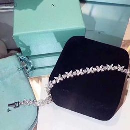 Designer Bracelets Designers de luxe pour les femmes bracelet à breloques Mode à la mode Chaîne élégante de perles Fête Diamant Bijoux Cadeau Gros Cadeaux d'anniversaire bon beau