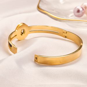 Designer armbanden vervagen nooit luxe letters goud harde armband sieraden damesarmbanden roestvrij staal heren gouden gesp 17cm dames mode-sieraden.