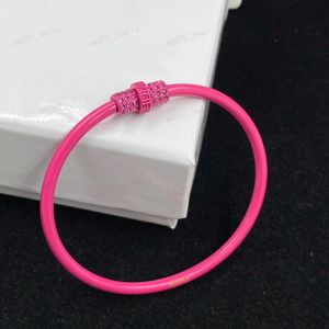 Bracelets de créateurs, bracelets de mode texturés entrelacés Rose rouge, cadeaux