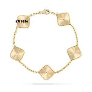 Designer Armbanden Van Armband Klavertje Vier Gouden Liefde Bangle Hanger Fonkelende Kristallen Diamant voor Vrouwenmeisje Bruiloft Moederdag Sieraden met Doos