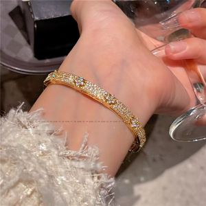 Designer armbanden Vans Clover Armband klavertje vier 18k gouden liefdesarmband hanger echarpe fonkelende kristallen diamant voor vrouwengril bruiloft Moederdag sieraden