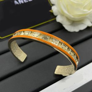 Bracelets de créateurs Bracelets en bracelets ouverts pour femmes bijoux de mode en acier inoxydable Crystal Cuff 18k bracelets de luxe Bijoux de bracelet de luxe