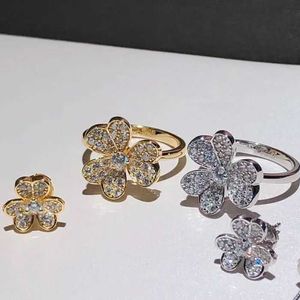 Designer merk 925 Sterling Silver Van Clover Ring oorbellen verguld met 18K gouden volledige diamant drie bloemen Lucky Grass Precision High Edition